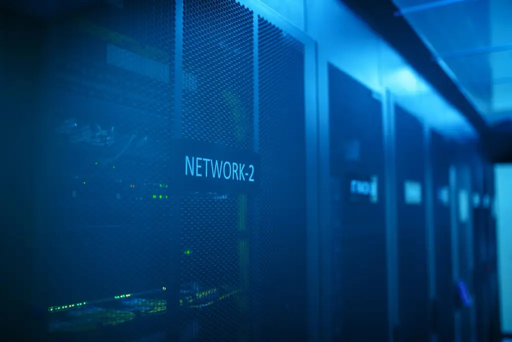 แถวตู้แร็คเซิร์ฟเวอร์ใน Data Center ที่จัดสรรให้องค์กรเดียวใช้งานโดยเฉพาะ